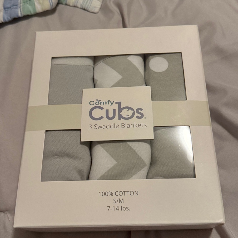 Comfy USA Gray and White Swaddle Blankets